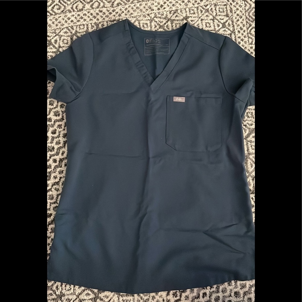 Figs scrub top